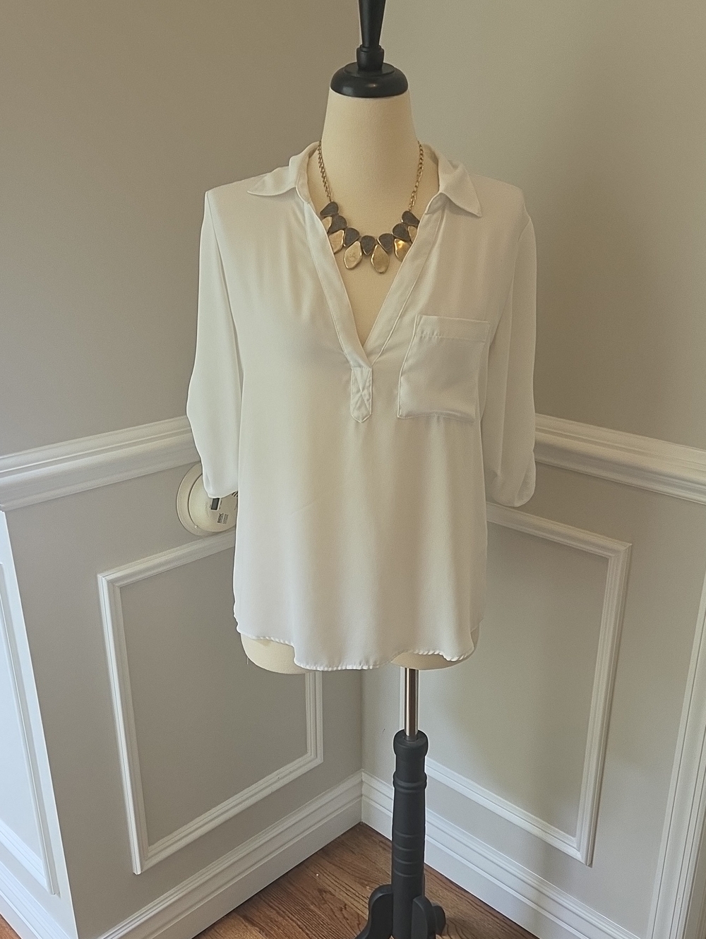 New York & Company Soho Ivory White V-Neck Pullover Blouse with Pocket